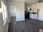 Photo - 807 W 50th St