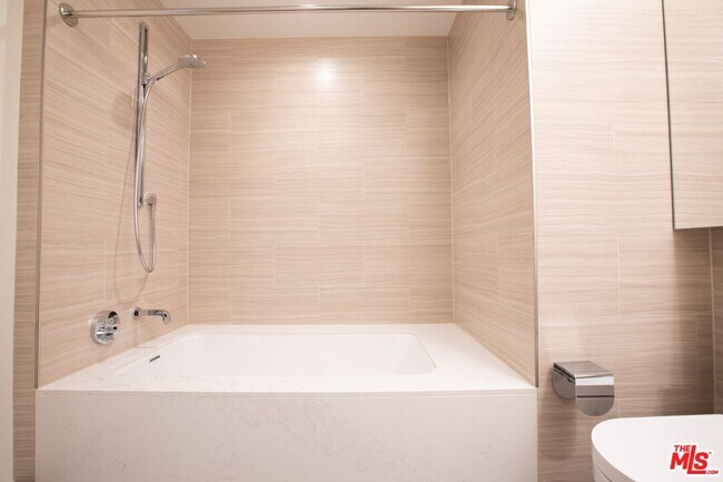 Photo - 877 Francisco St Unit 1819