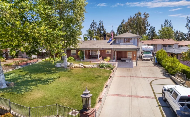 Building Photo - 1762 Los Feliz Dr Unit C