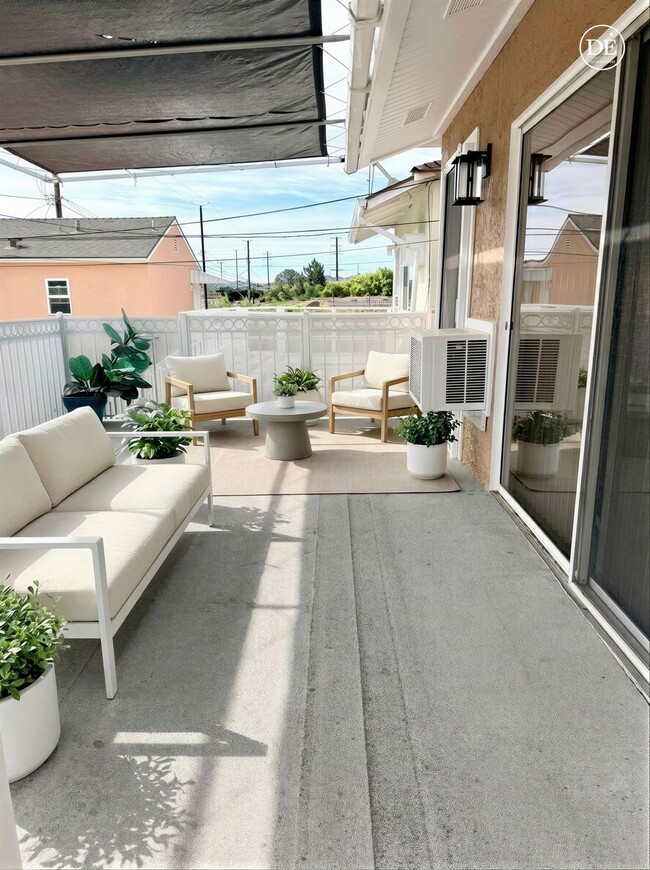 Building Photo - 1316 N Hollywood Way Unit B