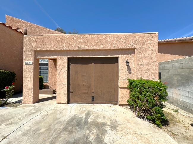 Building Photo - COMING SOON!! 3 BEDROOM / 2 BATHROOM Apartment in Cathedral City Unit B