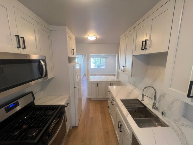 Photo - 2859 Leeward Ave Apartments Unit 9