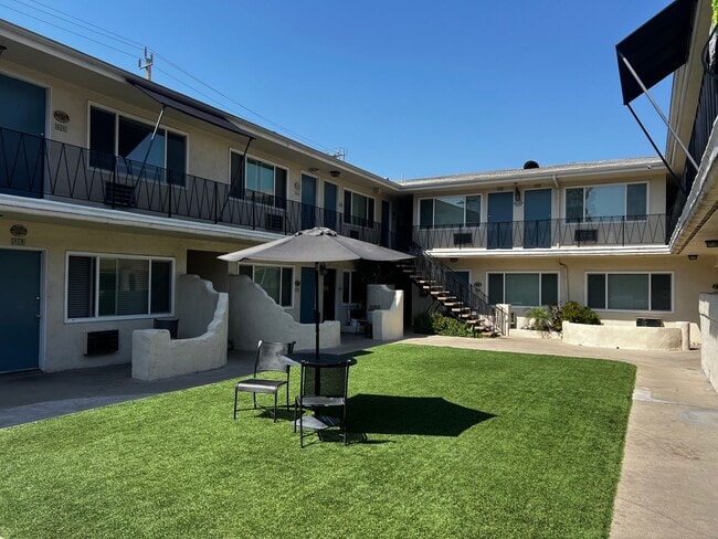 Building Photo - 2615 W Olive Ave Unit 57