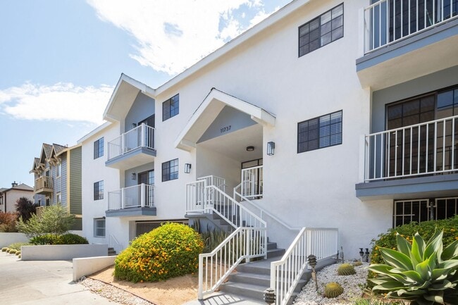 Photo - 11737 Courtleigh Dr.