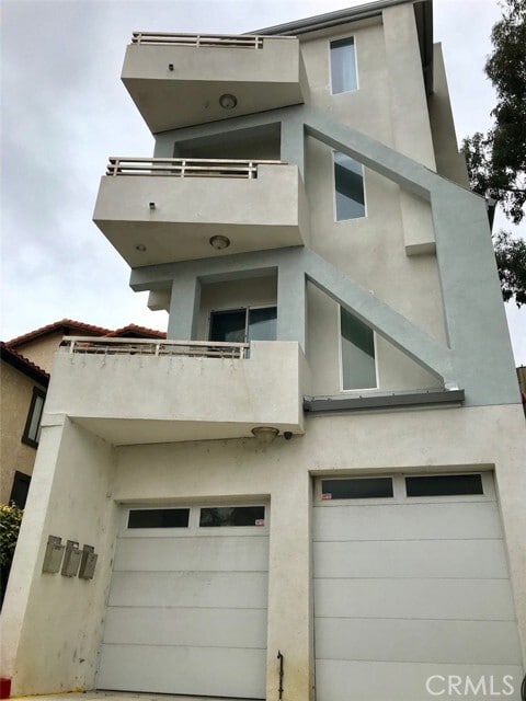 Building Photo - 408 Avenida Santa Barbara Unit B3