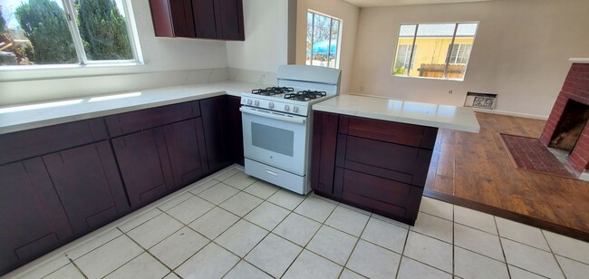 Building Photo - D STREET # A &amp; B Unit A