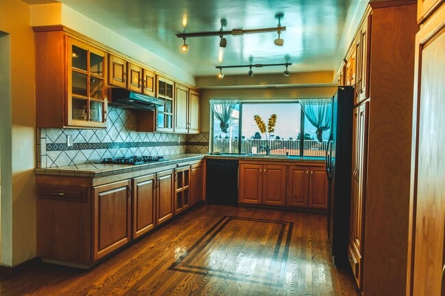 Photo - Los Feliz/Hollywood Hills AMAZING 6 Bed/4 Bath/Pool Luxury Home for Lease!