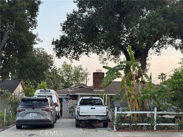 Building Photo - 130 E Sycamore Ave