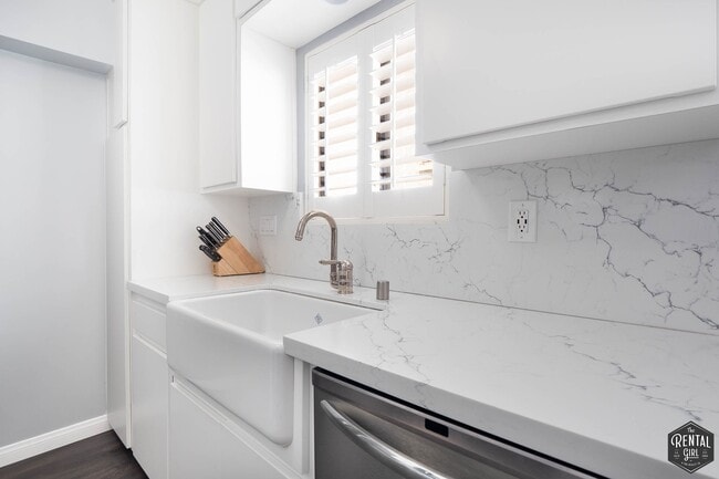 Building Photo - 12119 Rochester Ave