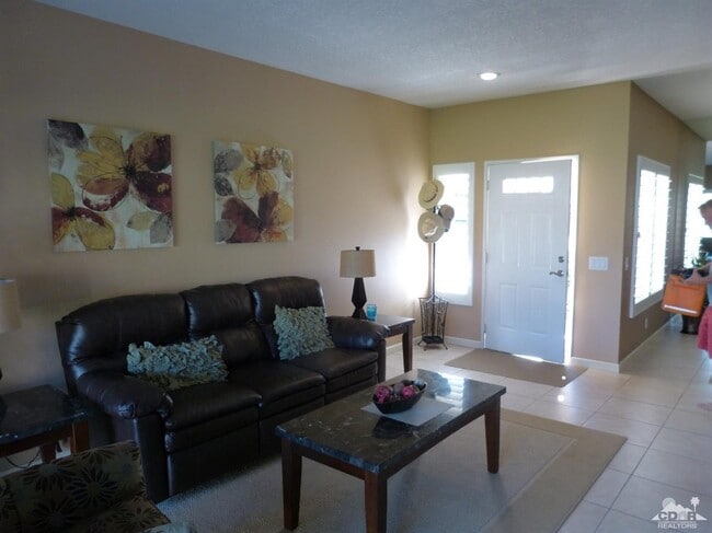 Photo - 221 Vista Royale Cir E