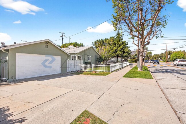 Photo - 11758 Broadway Ave