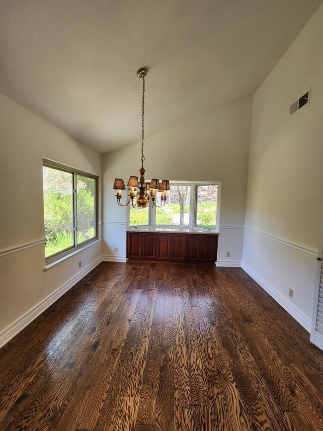 Photo - 4 Bedroom House in Scripps Ranch South Of Pomerado(Crown Pointe)