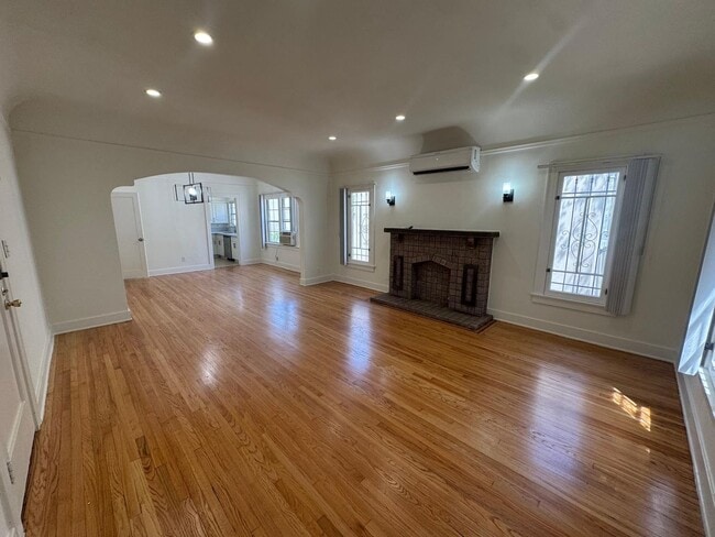 Photo - 115-119 S. Sycamore Ave. Unit 117