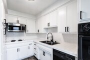 2BR, 2BA - 1,038-1,187SF - Kitchen - 21025 Victor St.