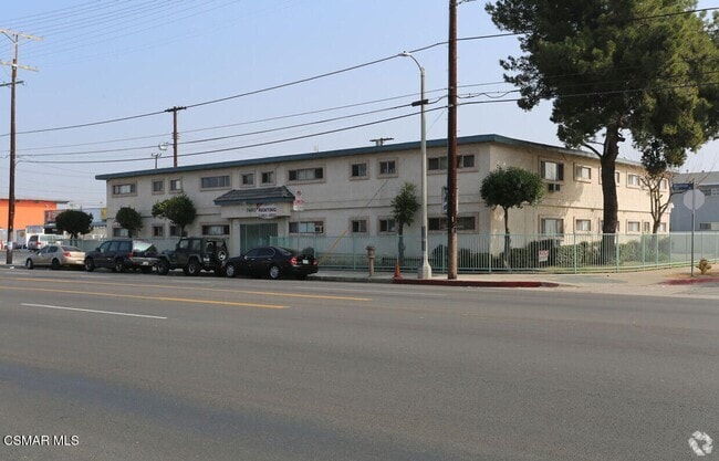 Building Photo - Single unit - no bedroom, with full bath a... Rental