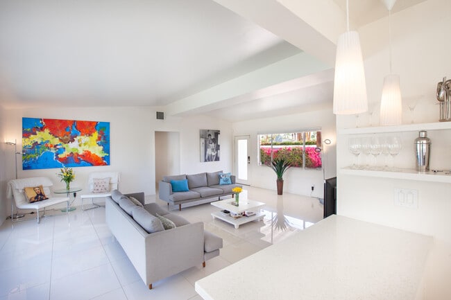 Photo - 2007 E Andreas Rd