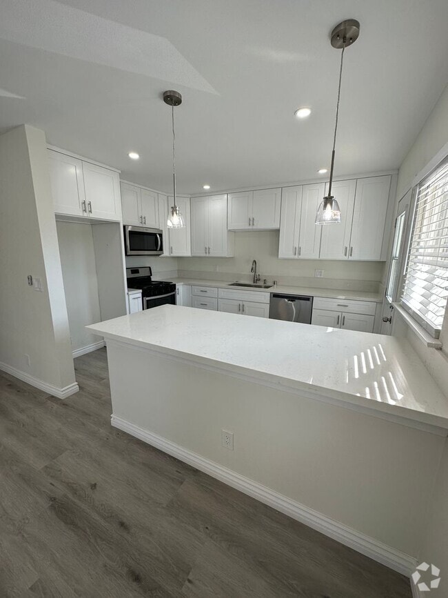 Building Photo - 240 W Collins Ave Unit A Rental
