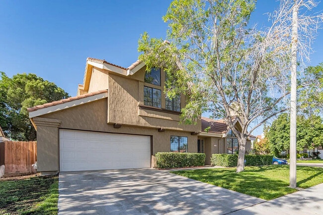 Building Photo - 5100 Cliff Rose Dr