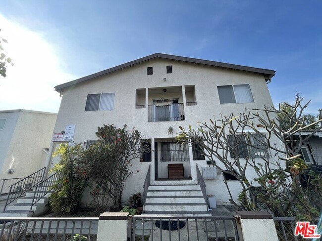 Building Photo - 941 N Kingsley Dr Unit 3 Rental