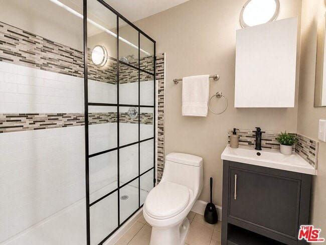 Photo - 1212 W 37th Dr Unit 2
