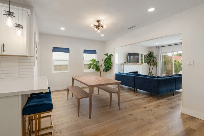 Building Photo - 8936 S Manhattan Pl