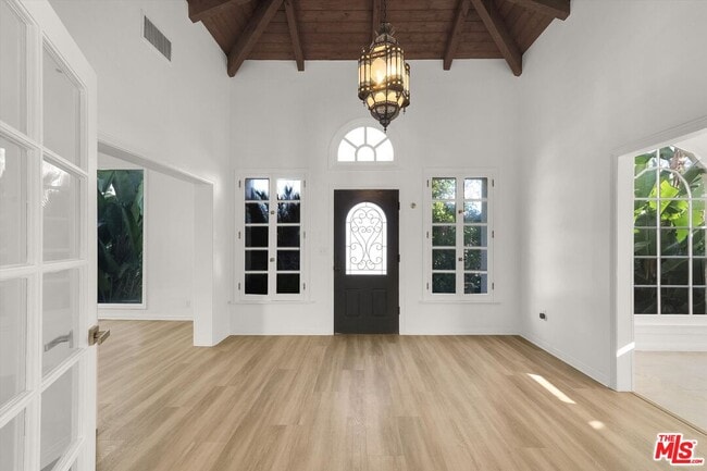 Photo - 205 Canon Dr