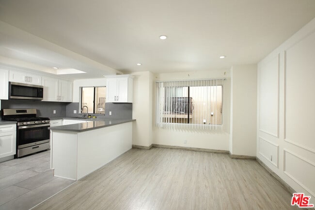 Photo - 10214 Samoa Ave Unit 25