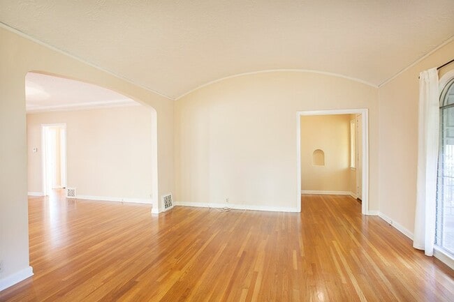 Photo - 1936 N Hoover St