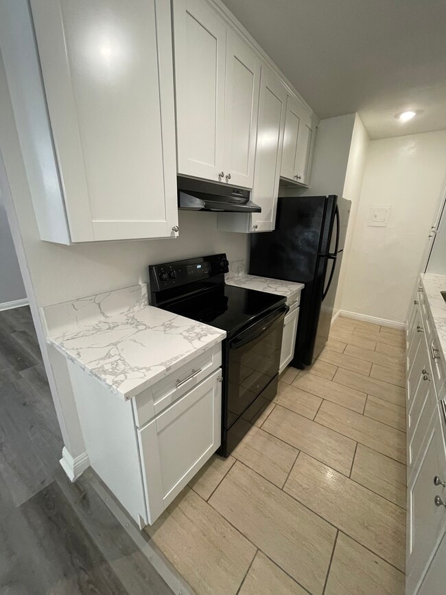 Photo - 345 S Manhattan Pl