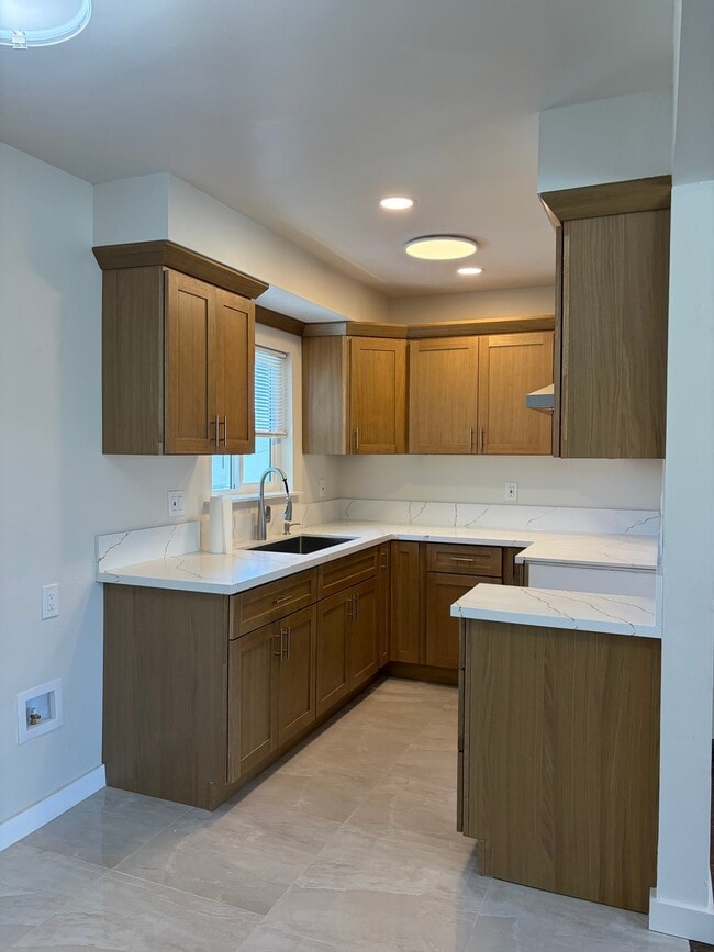 Building Photo - 12416 Rose Ave Unit F