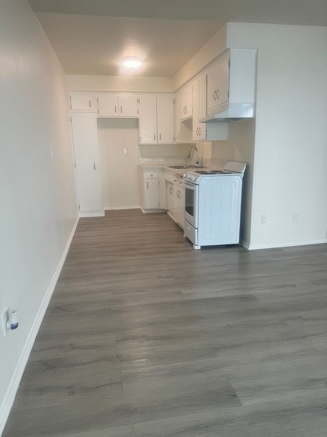 Photo - 13637 Cordary Ave