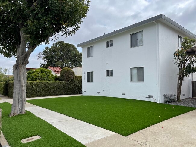 Building - 3633 Kelton Ave Unit 3