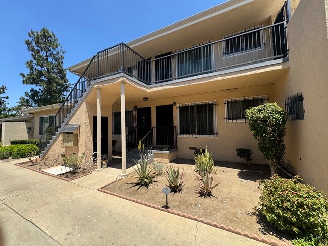 Building Photo - 10630 S Crenshaw Blvd Unit #3 Lewis Apartment