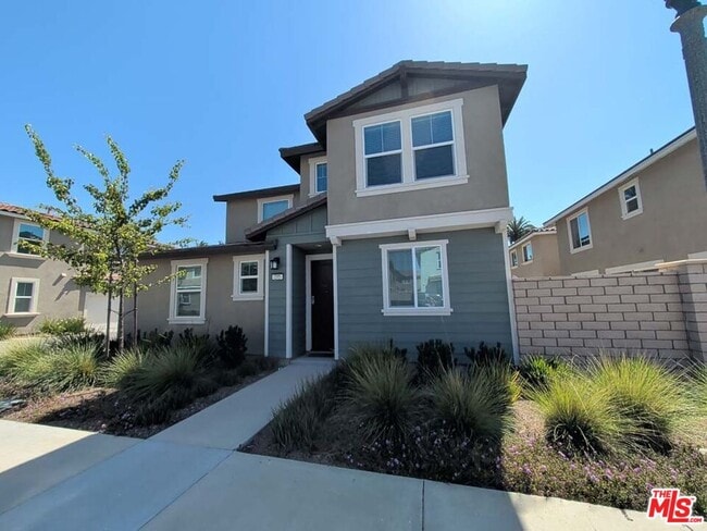 Building Photo - 295 Fuerte Dr