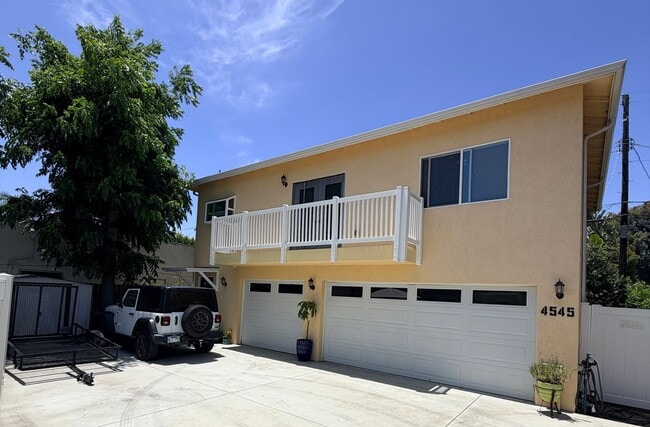 Building Photo - 4545 Vesper Ave