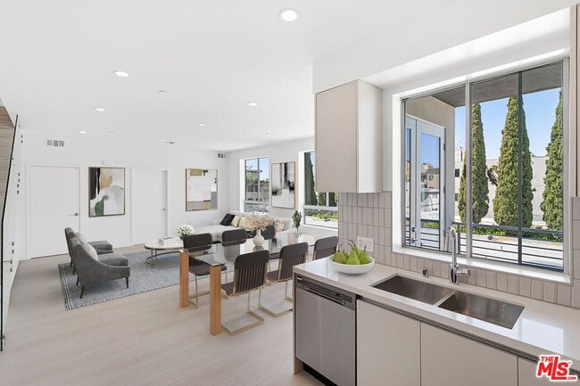 Photo - 11727 Kiowa Ave Unit 402