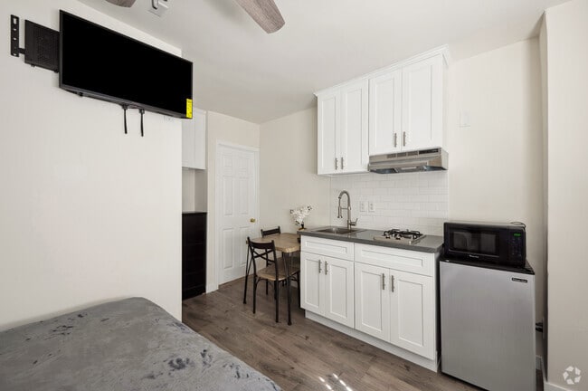 1BR, 1BA - 177SF - Royal Viking