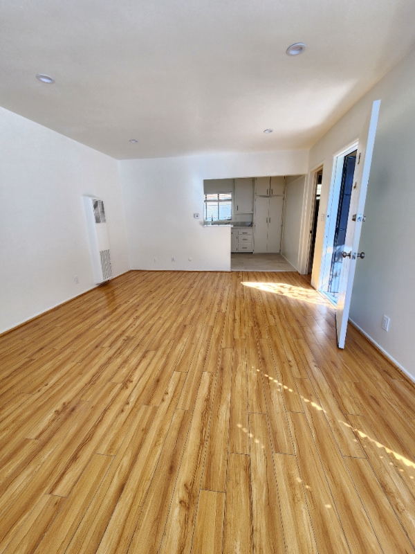 Photo - 17620 Burbank Blvd Unit 3