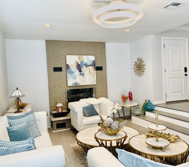 Photo - 7236 Oakdale Ave