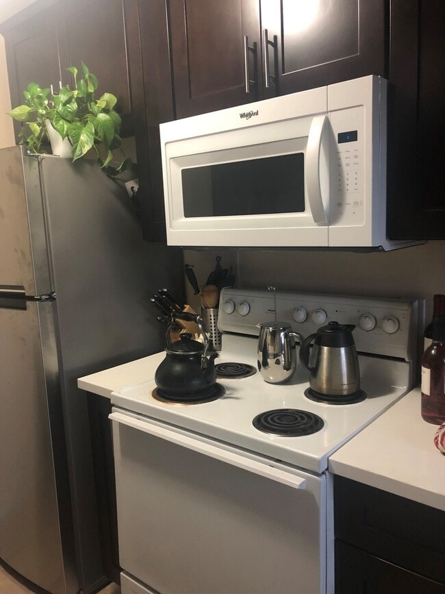 Photo - Bright and Modern Second Floor 1 Bedroom 1... Unit 405 #E