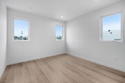 Photo - 5 Bedroom / 4 bathroom Fully Detached Townhouse in Echo Park with Private Garage