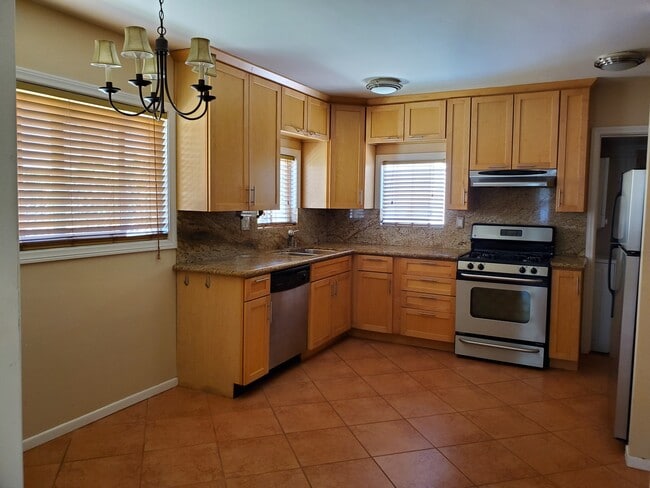 Building Photo - 10832 Westminster Ave