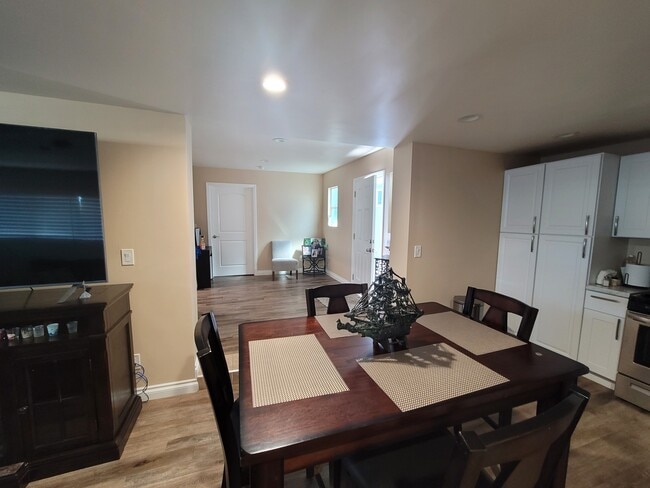 Photo - 1207 N Fries Ave Unit 1207