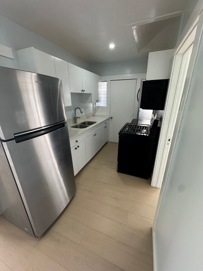 Photo - 637 W Avenue 28