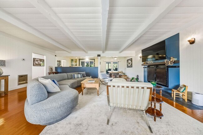 Photo - 724 N Refugio Rd