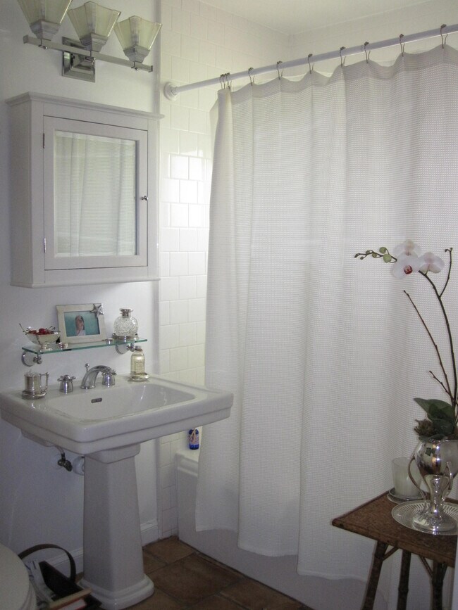 Photo - 1129 Church Lane