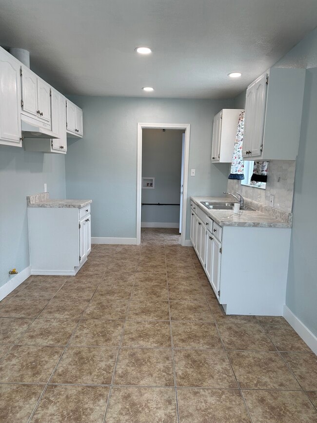 Photo - 6052 Fishburn Ave