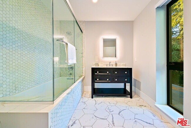 Photo - 721 N Beverly Dr