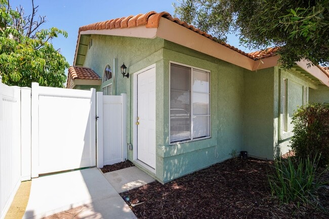 Building Photo - 26074 Bay Ave Unit 2