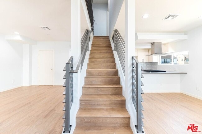 Photo - 756 N Ridgewood Pl